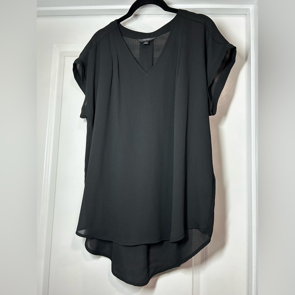 Simply Vera Wang NWT‎ Black V-Neck Women's Top
